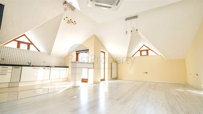 بنتهاوس من 4 غرف نوم 200 متر من شواطئ كونيالتي