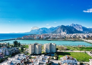 بنتهاوس من 4 غرف نوم 200 متر من شواطئ كونيالتي