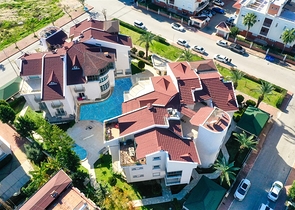 بنتهاوس من 4 غرف نوم 200 متر من شواطئ كونيالتي