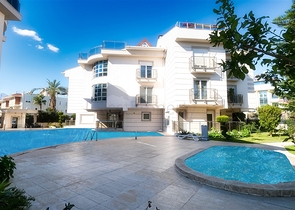 بنتهاوس من 4 غرف نوم 200 متر من شواطئ كونيالتي