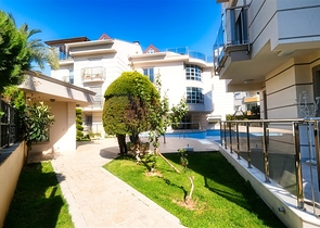 بنتهاوس من 4 غرف نوم 200 متر من شواطئ كونيالتي