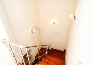 بنتهاوس من 4 غرف نوم 200 متر من شواطئ كونيالتي