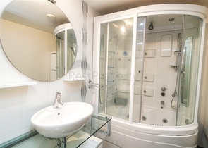 بنتهاوس من 4 غرف نوم 200 متر من شواطئ كونيالتي