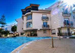 بنتهاوس من 4 غرف نوم 200 متر من شواطئ كونيالتي