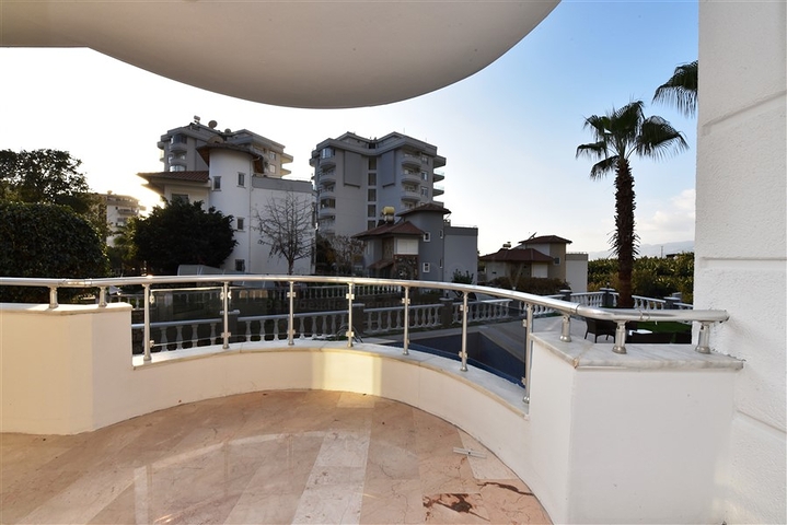 مناسبة للحصول على الجنسية التركية - فيلا مستقلة مع مسبح خاص - 4 غرف نوم وصالة - في مهموتلار / الانيا 