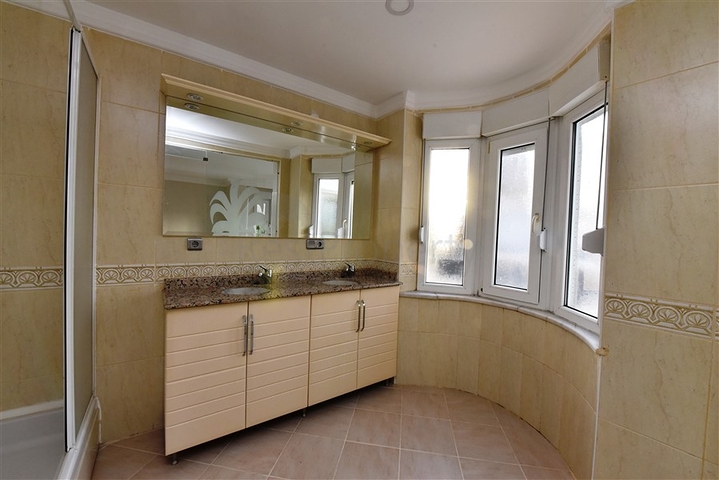 مناسبة للحصول على الجنسية التركية - فيلا مستقلة مع مسبح خاص - 4 غرف نوم وصالة - في مهموتلار / الانيا 