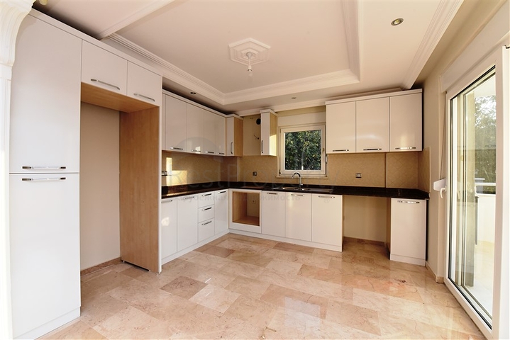 مناسبة للحصول على الجنسية التركية - فيلا مستقلة مع مسبح خاص - 4 غرف نوم وصالة - في مهموتلار / الانيا 