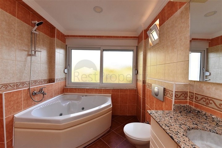 مناسبة للحصول على الجنسية التركية - فيلا مستقلة مع مسبح خاص - 4 غرف نوم وصالة - في مهموتلار / الانيا 