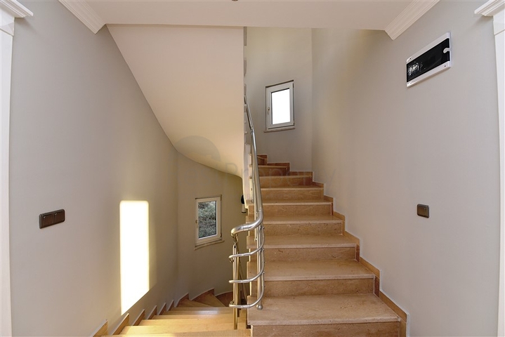 مناسبة للحصول على الجنسية التركية - فيلا مستقلة مع مسبح خاص - 4 غرف نوم وصالة - في مهموتلار / الانيا 