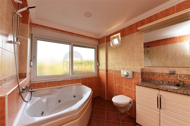 مناسبة للحصول على الجنسية التركية - فيلا مستقلة مع مسبح خاص - 4 غرف نوم وصالة - في مهموتلار / الانيا 