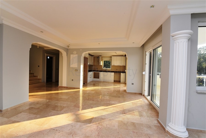 مناسبة للحصول على الجنسية التركية - فيلا مستقلة مع مسبح خاص - 4 غرف نوم وصالة - في مهموتلار / الانيا 