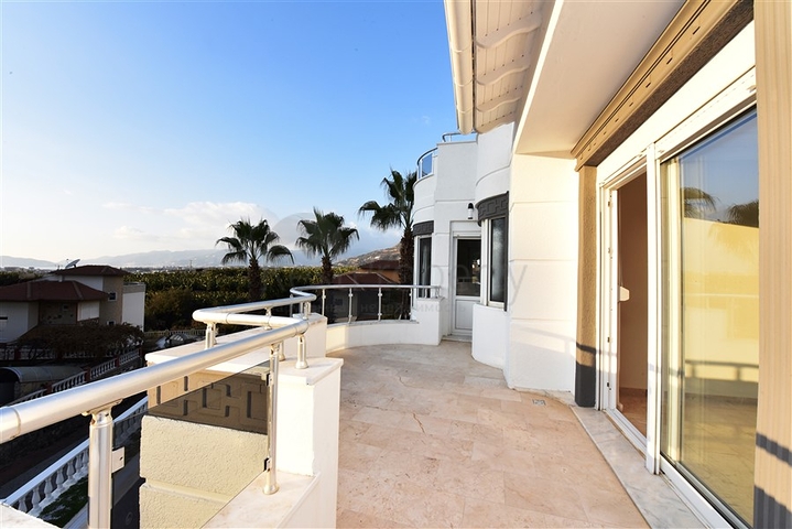 مناسبة للحصول على الجنسية التركية - فيلا مستقلة مع مسبح خاص - 4 غرف نوم وصالة - في مهموتلار / الانيا 