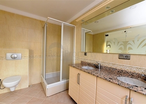 مناسبة للحصول على الجنسية التركية - فيلا مستقلة مع مسبح خاص - 4 غرف نوم وصالة - في مهموتلار / الانيا 