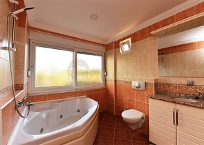 مناسبة للحصول على الجنسية التركية - فيلا مستقلة مع مسبح خاص - 4 غرف نوم وصالة - في مهموتلار / الانيا 