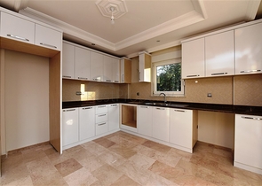 مناسبة للحصول على الجنسية التركية - فيلا مستقلة مع مسبح خاص - 4 غرف نوم وصالة - في مهموتلار / الانيا 