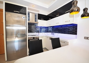 اطلالة بحر - شقة ضمن مجمع فاخر يضم كافة الخدمات - تصميم 1+1 - في مهموتلار / الانيا 