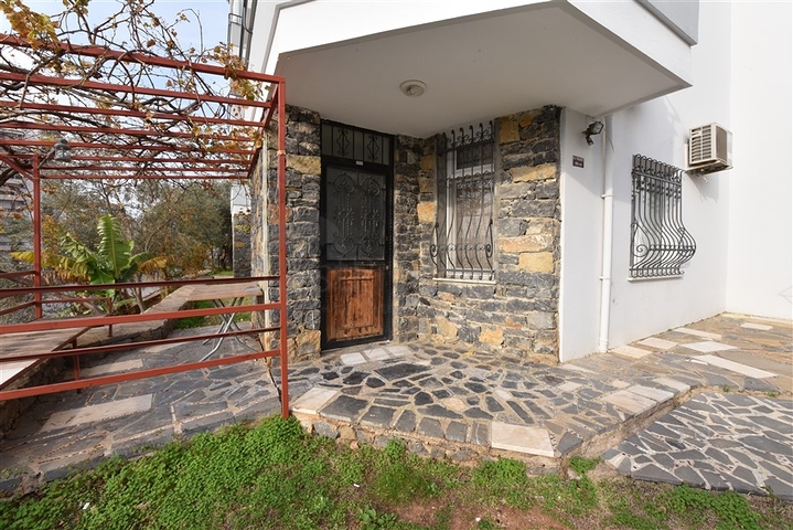 شقة غرفة وصالة - في منطقة توسمور المركزية / الانيا 