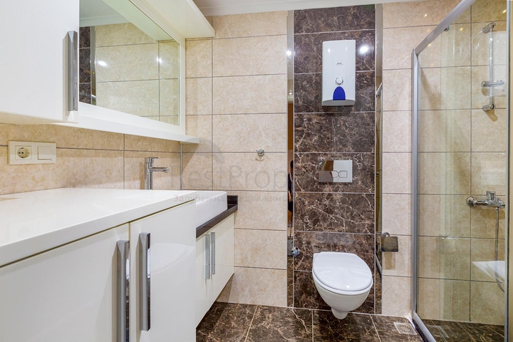 قريبة من شاطئ كليوباترا - شقة 1+1 - بالكون واسع - مجمع متكامل -في مركز الانيا 