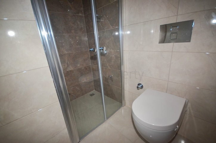 ضمن مجمع سكني حديث - شقة غرفة وصالة - مفروشة - في مهموتلار / الانيا 