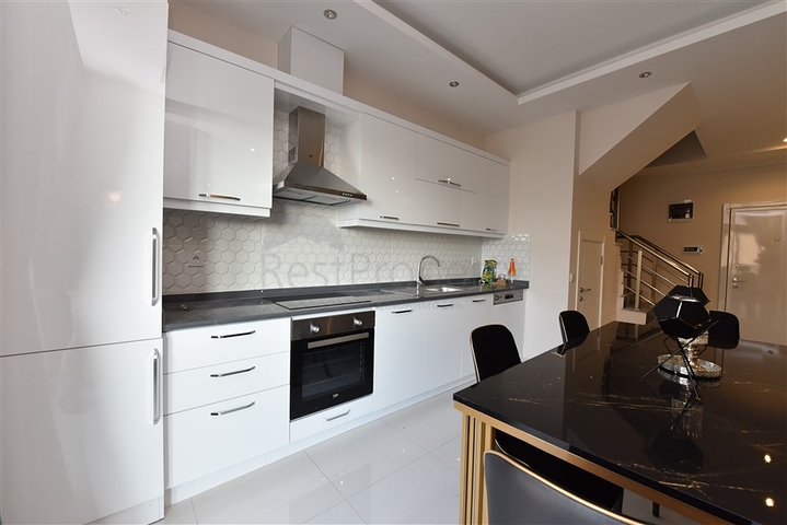 قريب من البحر وضمن مجمع حديث - دوبلكس 2 غرفة وصالة مع الاثاث - في كارجي جاك / الانيا 