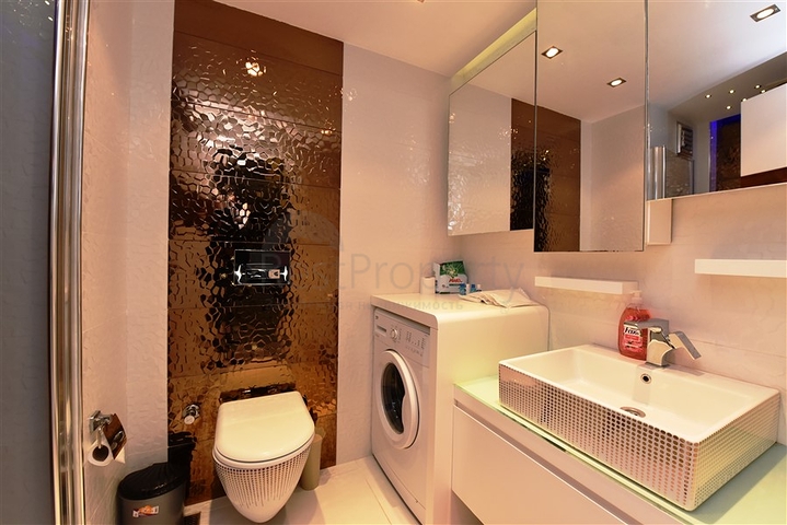 شقة للإيجار في وسط ألانيا