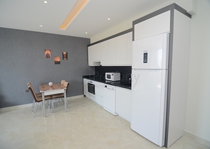 مجمع فاخر - ضمن اول صف على البحر - شقة 1+1 - في مهموتلار / الانيا 