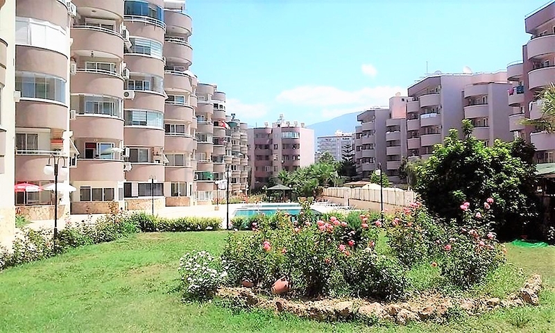 اول صف على البحر - ضمن مجمع سكني -شقة 2 غرفة وصالة -في منطقة توسمور المركزية / الانيا 