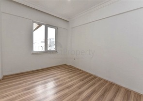 اول صف على البحر - ضمن مجمع سكني -شقة 2 غرفة وصالة -في منطقة توسمور المركزية / الانيا 