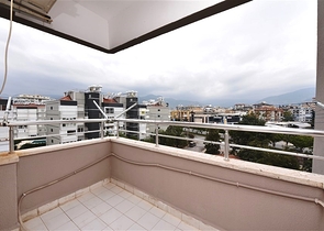 اول صف على البحر - ضمن مجمع سكني -شقة 2 غرفة وصالة -في منطقة توسمور المركزية / الانيا 