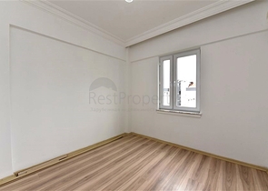 اول صف على البحر - ضمن مجمع سكني -شقة 2 غرفة وصالة -في منطقة توسمور المركزية / الانيا 