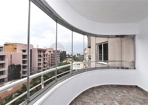 اول صف على البحر - ضمن مجمع سكني -شقة 2 غرفة وصالة -في منطقة توسمور المركزية / الانيا 