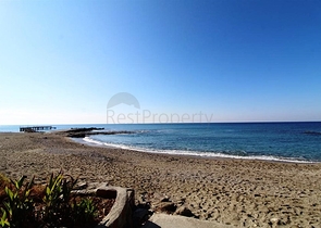 اول صف على البحر - ضمن مجمع سكني -شقة 2 غرفة وصالة -في منطقة توسمور المركزية / الانيا 