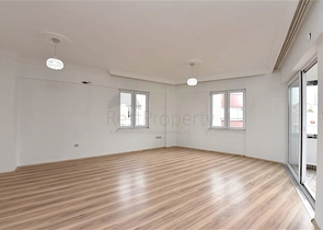 اول صف على البحر - ضمن مجمع سكني -شقة 2 غرفة وصالة -في منطقة توسمور المركزية / الانيا 