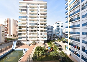 شقة غرفة وصالة مفروشة - بالكون مغلق - ضمن مجمع - في مهموتلار / الانيا 