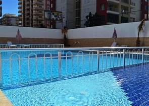 شقة غرفة وصالة مفروشة - بالكون مغلق - ضمن مجمع - في مهموتلار / الانيا 