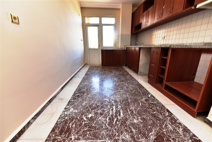 بناء كامل للبيع - شقق ومحلات - في منطقة جيكجلي / الانيا 