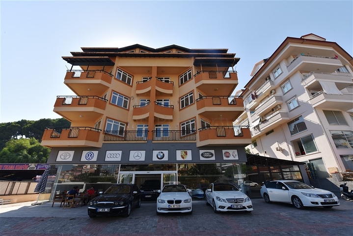 بناء كامل للبيع - شقق ومحلات - في منطقة جيكجلي / الانيا 