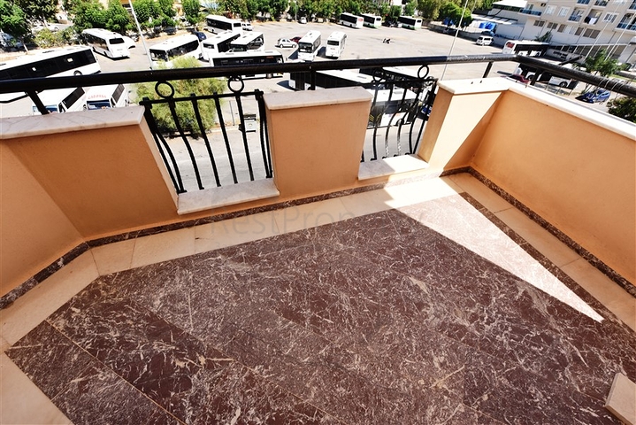 بناء كامل للبيع - شقق ومحلات - في منطقة جيكجلي / الانيا 