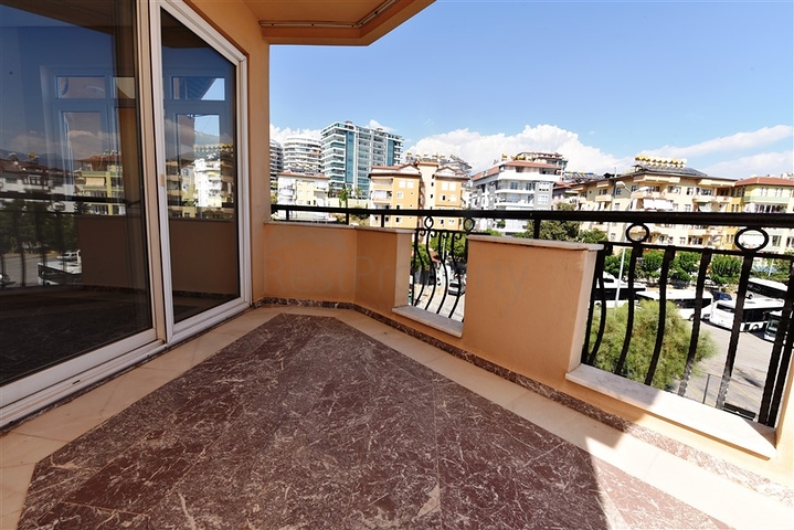 بناء كامل للبيع - شقق ومحلات - في منطقة جيكجلي / الانيا 