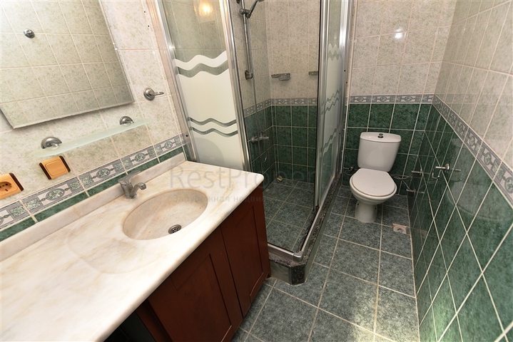 بناء كامل للبيع - شقق ومحلات - في منطقة جيكجلي / الانيا 