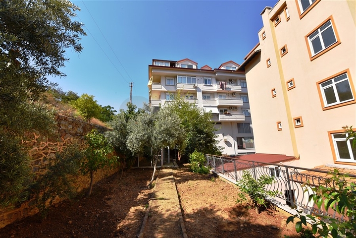 بناء كامل للبيع - شقق ومحلات - في منطقة جيكجلي / الانيا 