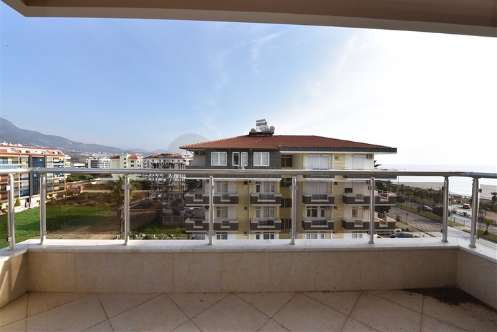 اطلالة مباشرة على البحر - دوبلكس 4 غرف وصالة - في كاستل / الانيا 