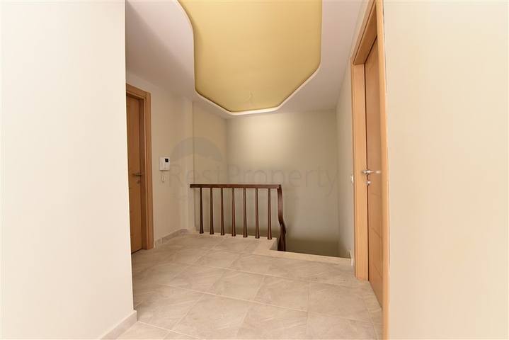 اطلالة مباشرة على البحر - دوبلكس 4 غرف وصالة - في كاستل / الانيا 