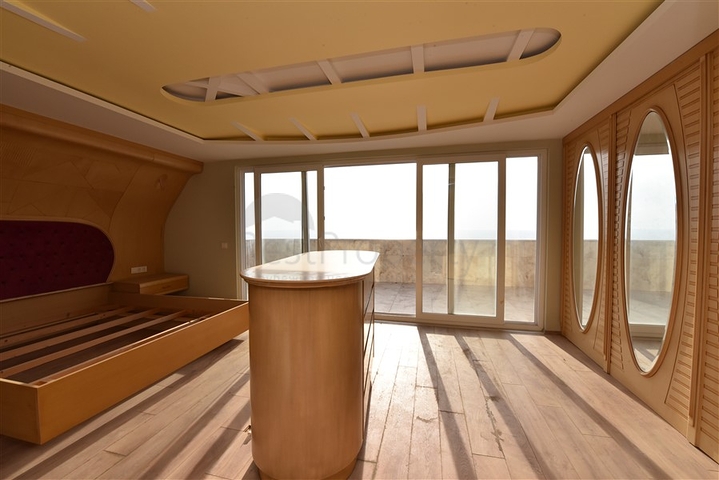 اطلالة مباشرة على البحر - دوبلكس 4 غرف وصالة - في كاستل / الانيا 