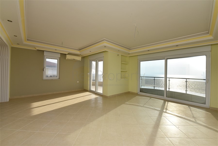 اطلالة مباشرة على البحر - دوبلكس 4 غرف وصالة - في كاستل / الانيا 