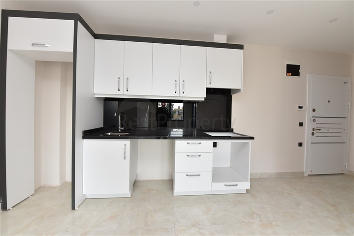 شقة 2 غرفة وصالة -ضمن مجمع سكني حديث -في مركز الانيا 