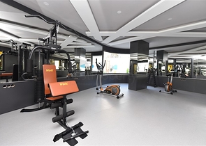 شقة 2 غرفة وصالة -ضمن مجمع سكني حديث -في مركز الانيا 