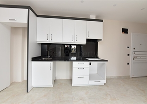 شقة 2 غرفة وصالة -ضمن مجمع سكني حديث -في مركز الانيا 