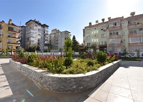 شقة 2 غرفة وصالة -ضمن مجمع سكني حديث -في مركز الانيا 