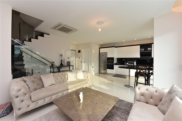 شقة دوبكس ارضية - ضمن مجمع فاخر - في كارجي جاك / الانيا 